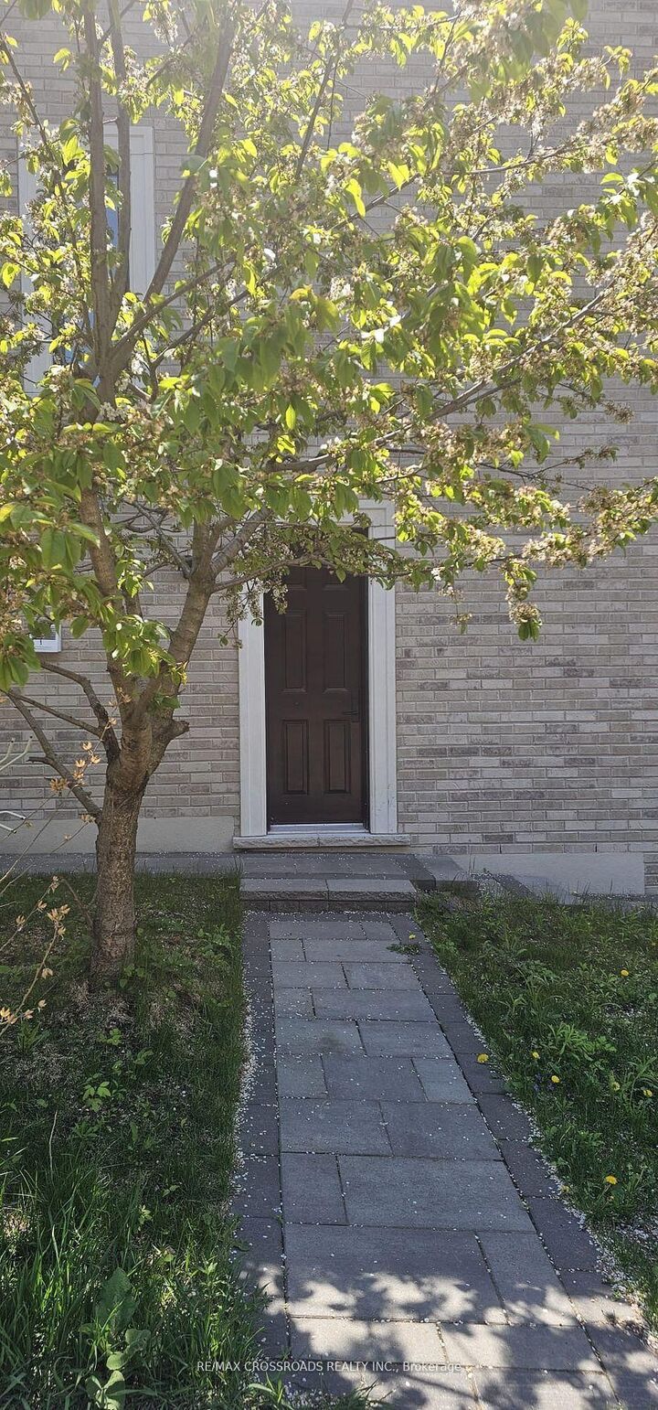 Property Photo:  40 B Westbourne Avenue  ON M1L 2Y2 