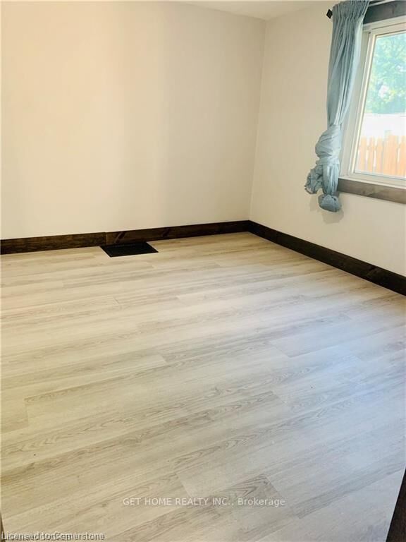 Property Photo: 100 Lincoln Street ON L3C 5J7