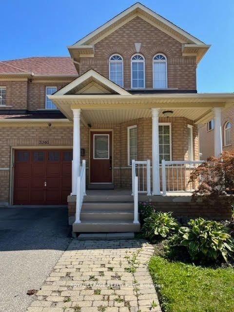 Property Photo: 3246 Ridgeleigh Heights ON L5M 6S6