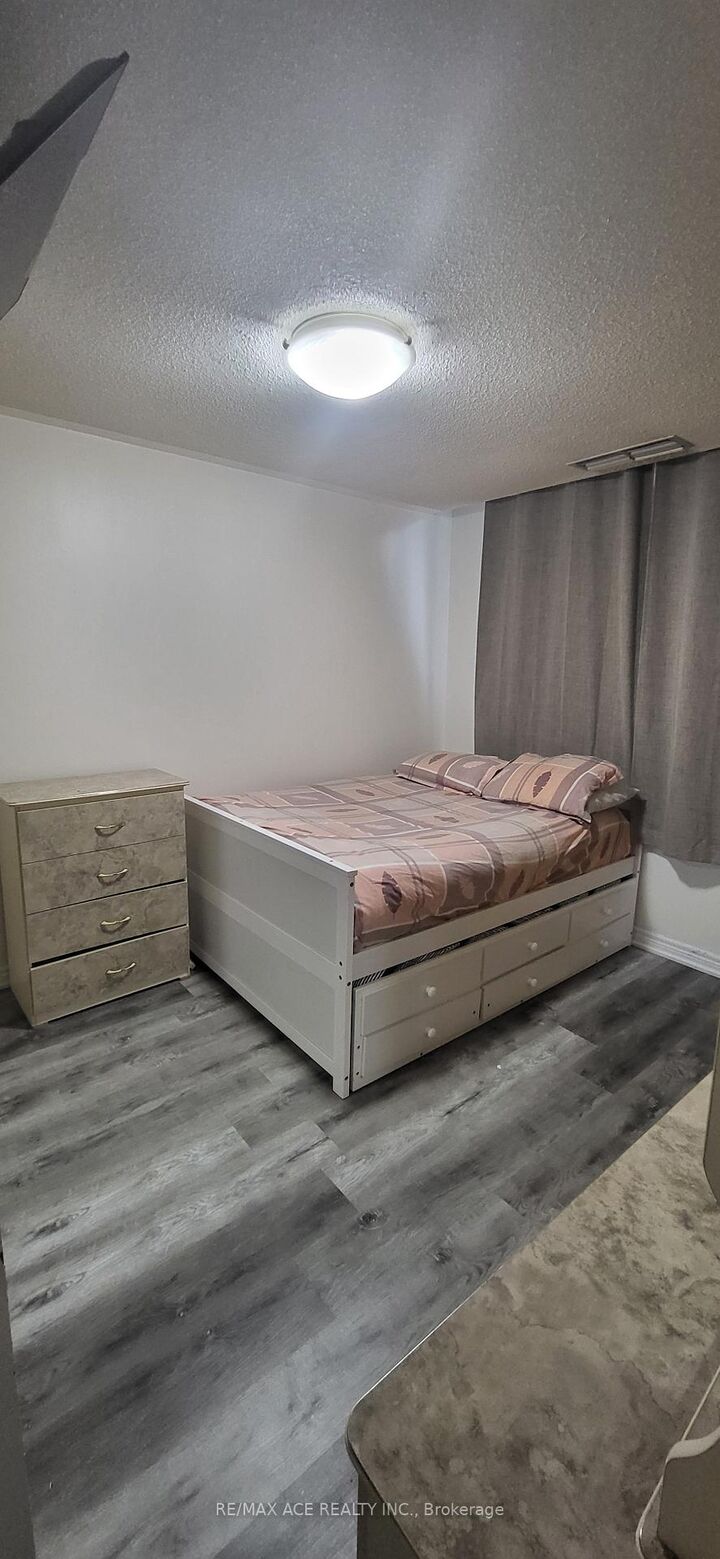 Property Photo:  10 Stonehill Court 107  ON M1W 2X8 