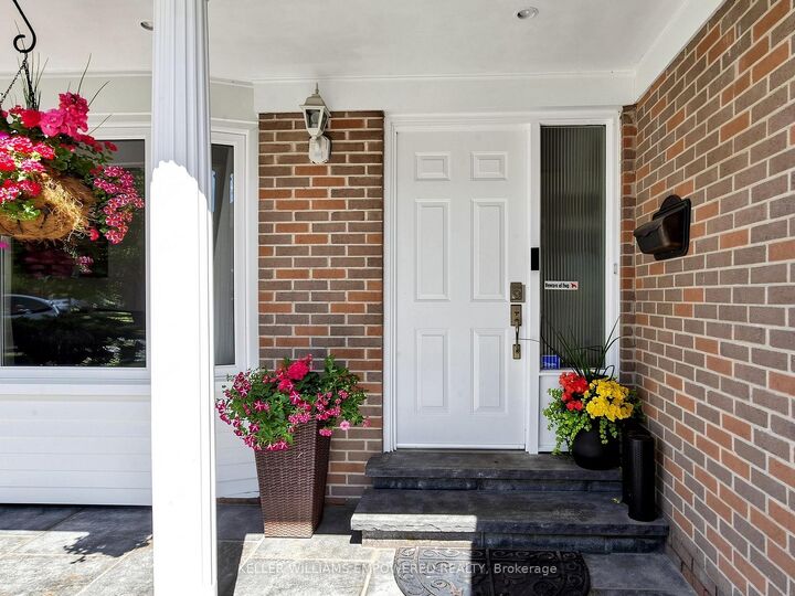 Property Photo: 200 Castle Rock Drive ON L4C 5H7