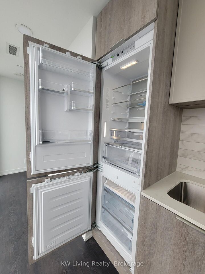 Property Photo:  2020 Bathurst Street 1920  ON M5P 0A6 