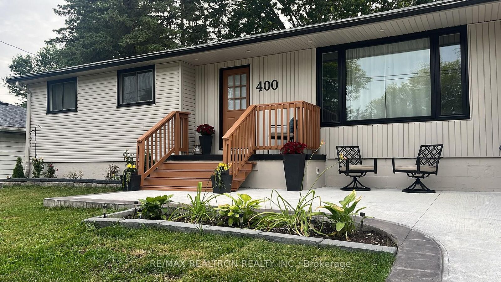 Property Photo:  400 Dayfoot Street  ON L0G 1A0 