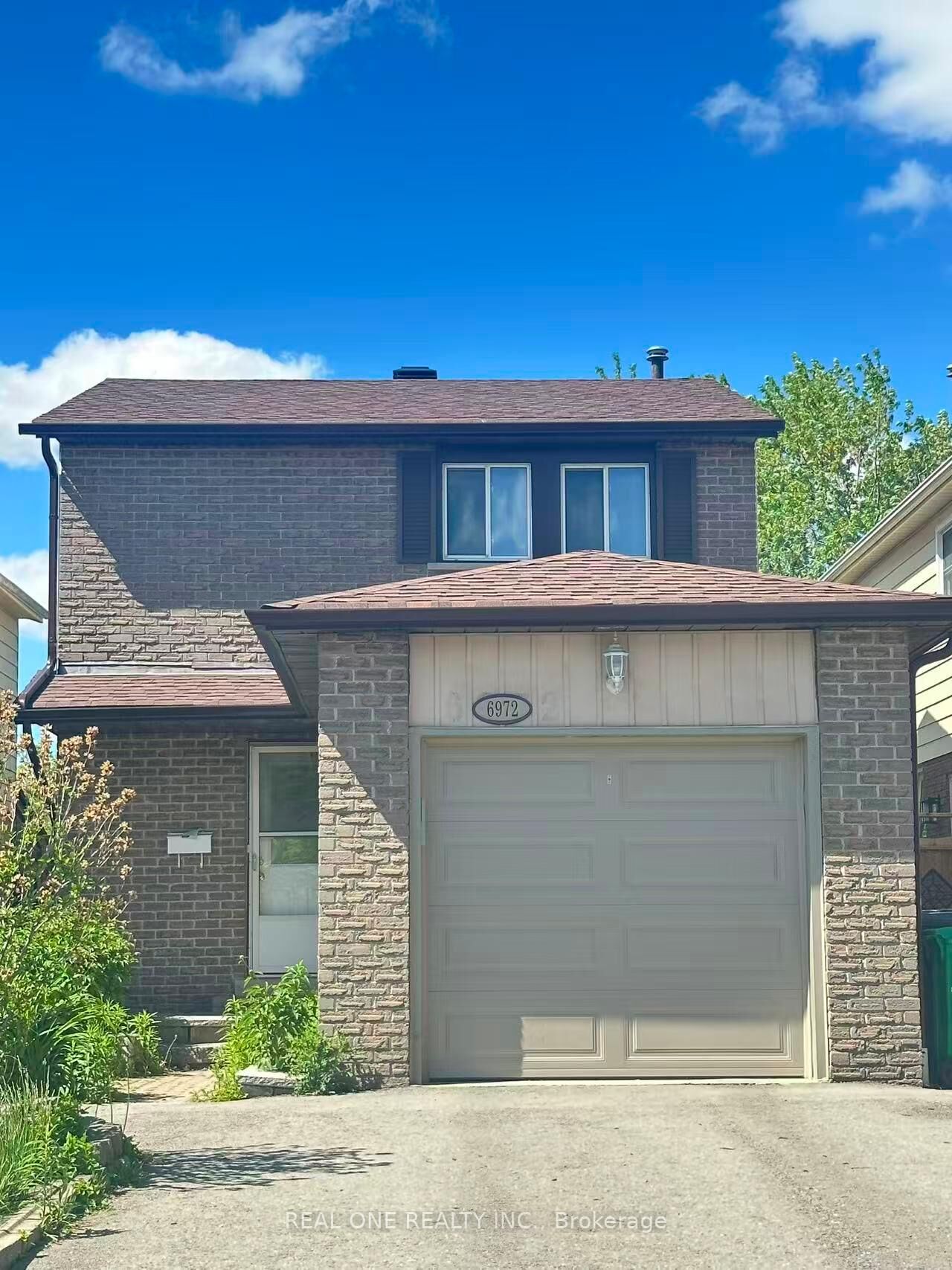 Property Photo:  6972 Cordingley Crescent  ON L5N 4Z3 