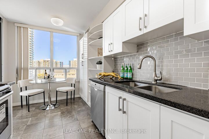 Property Photo: 238 Doris Avenue 1503 ON M2N 6W1