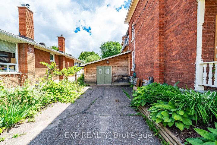 Property Photo: 6 Crawford Street ON K0J 1K0