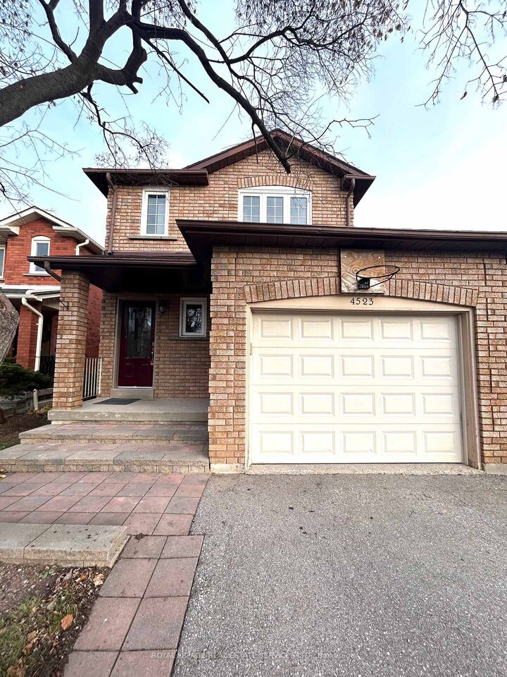 Property Photo:  4523 Kimbermount Avenue  ON L5M 4J4 