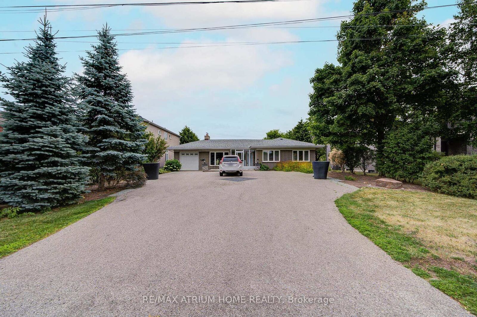 Photo de la propriété:  134 Fairglen Avenue  ON M1W 1A7 