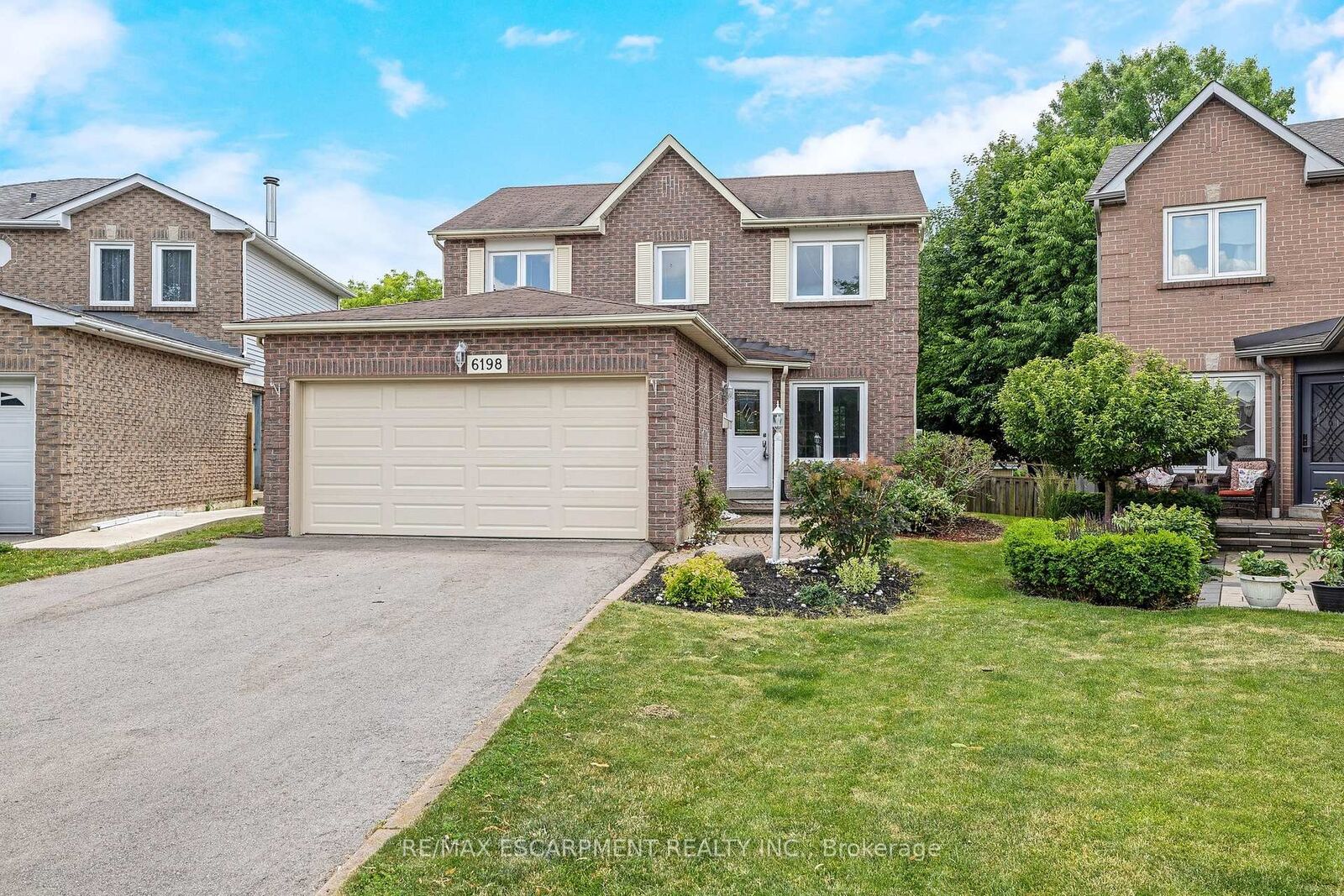 Property Photo:  6198 Saltmarsh Court  ON L5N 5V8 