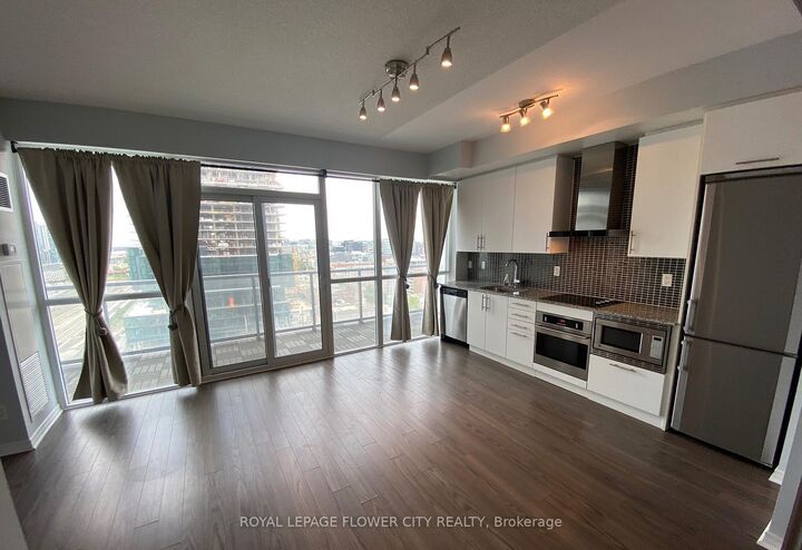 Property Photo: 352 Front Street W 1913 ON M5V 0K3