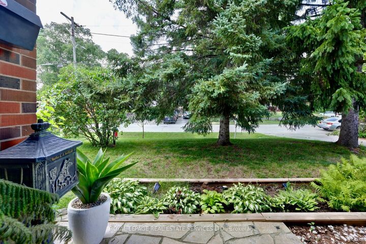 Property Photo: 1028 Cedar Avenue ON L7T 2S1