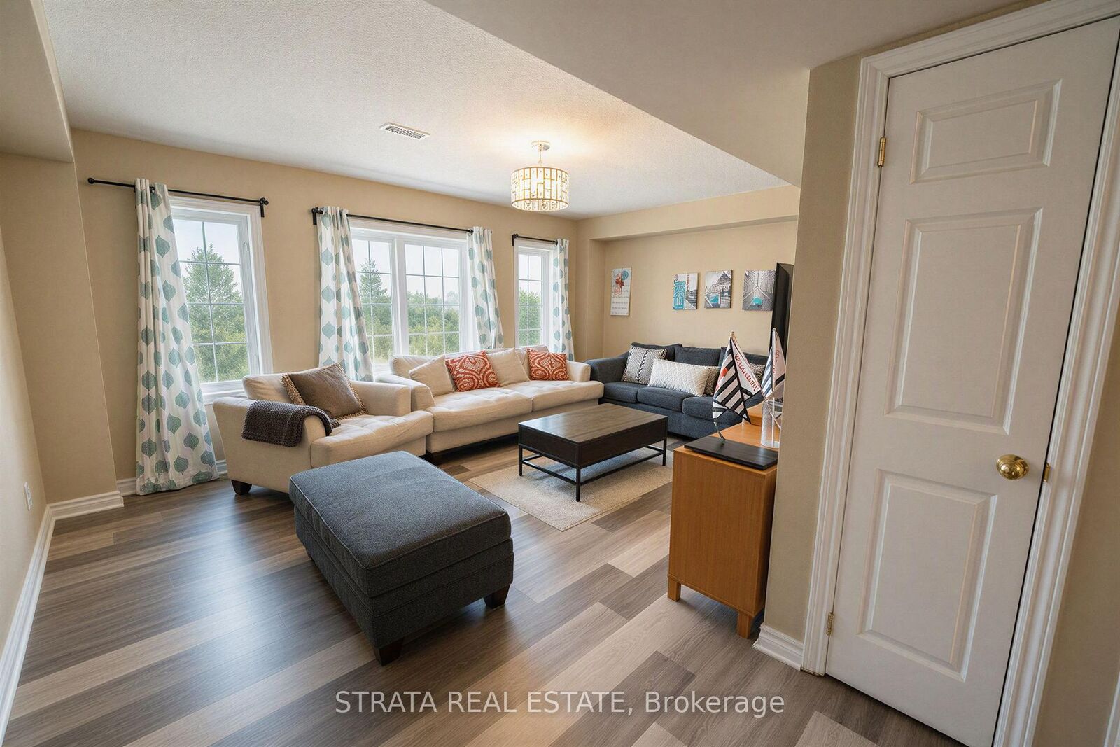 Photo de la propriété:  628A Woodlawn Road E  ON N1E 0K4 