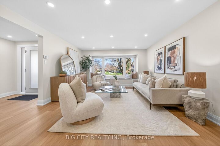 Property Photo: 26 Carondale Crescent ON M1W 2B1