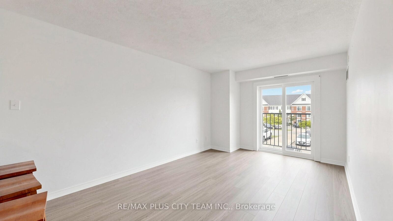 Property Photo: 94 Aspen Springs Drive 201 ON L1C 5N4
