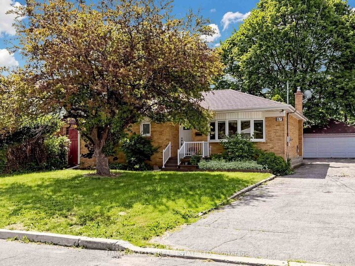 Property Photo: 87 Combe Avenue ON M3H 4J6