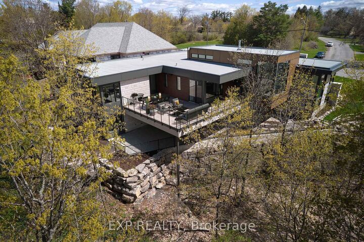 Property Photo:  32 Clovelly Road  ON K1J 6M2 