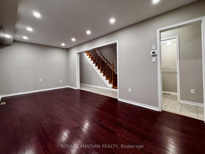 Property Photo: 10 Guinevere Road ON L3S 4S9