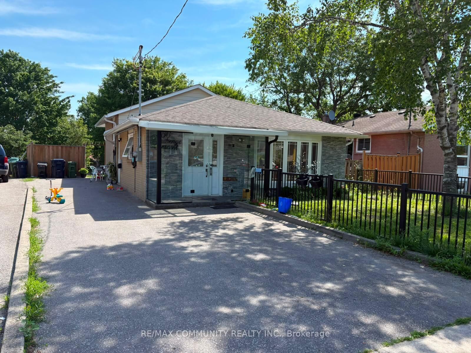 Property Photo:  56 Stonehenge Crescent  ON M1G 2P6 