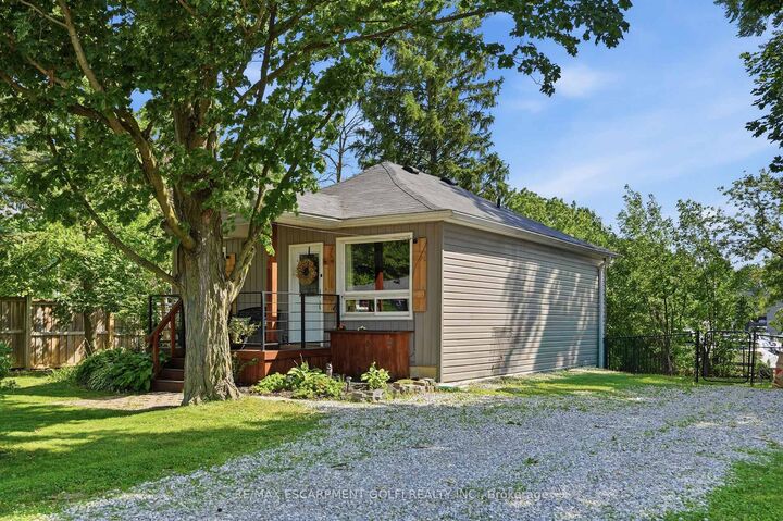 Property Photo: 21 Renfrew Street E ON N3W 1E8