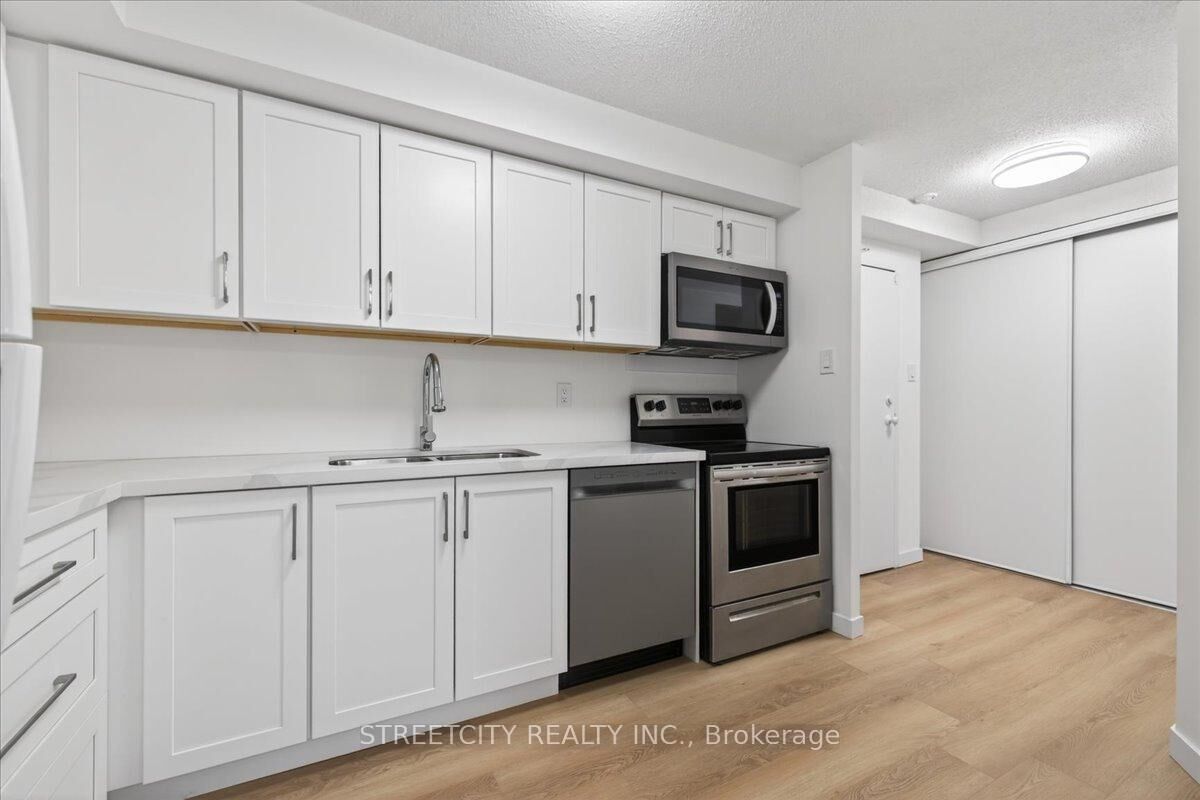 Property Photo: 521 Riverside Drive W 301 ON N6H 5E2