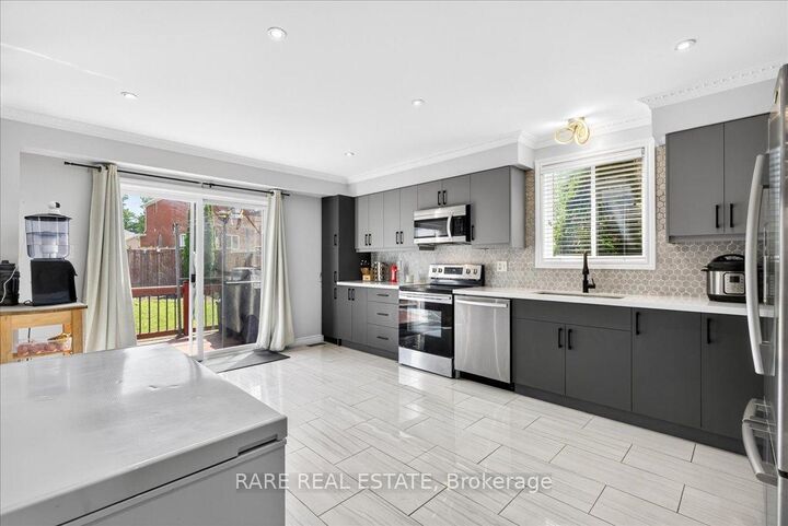 Property Photo: 7 Michelle Drive ON L4N 5Y1
