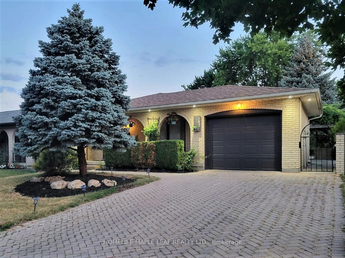 Property Photo: 147 Muriel Crescent ON N6E 2K4