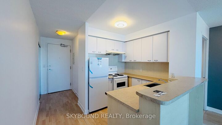 Property Photo:  38 Lee Centre Drive 1702  ON M1H 3J7 