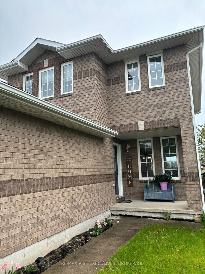 Property Photo:  1872 Berrywood Crescent  ON K7P 3G8 