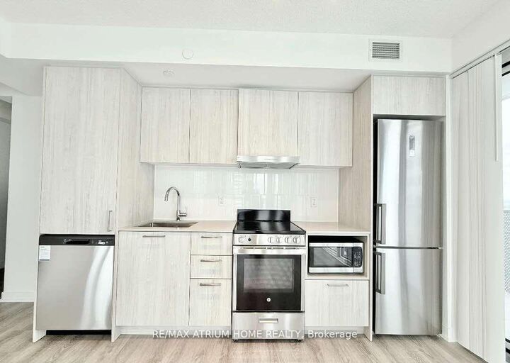 Property Photo:  195 Commerce Street 3915  ON L4K 0P9 