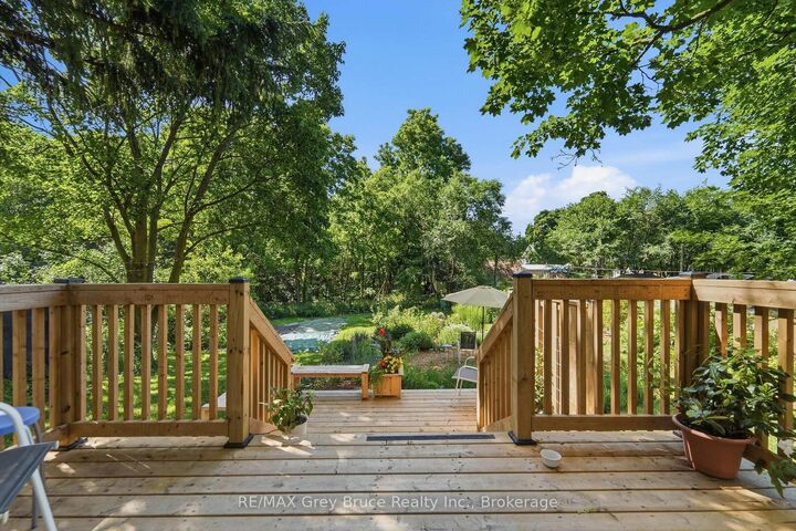 Property Photo:  49 5th Street  ON N0G 1L0 