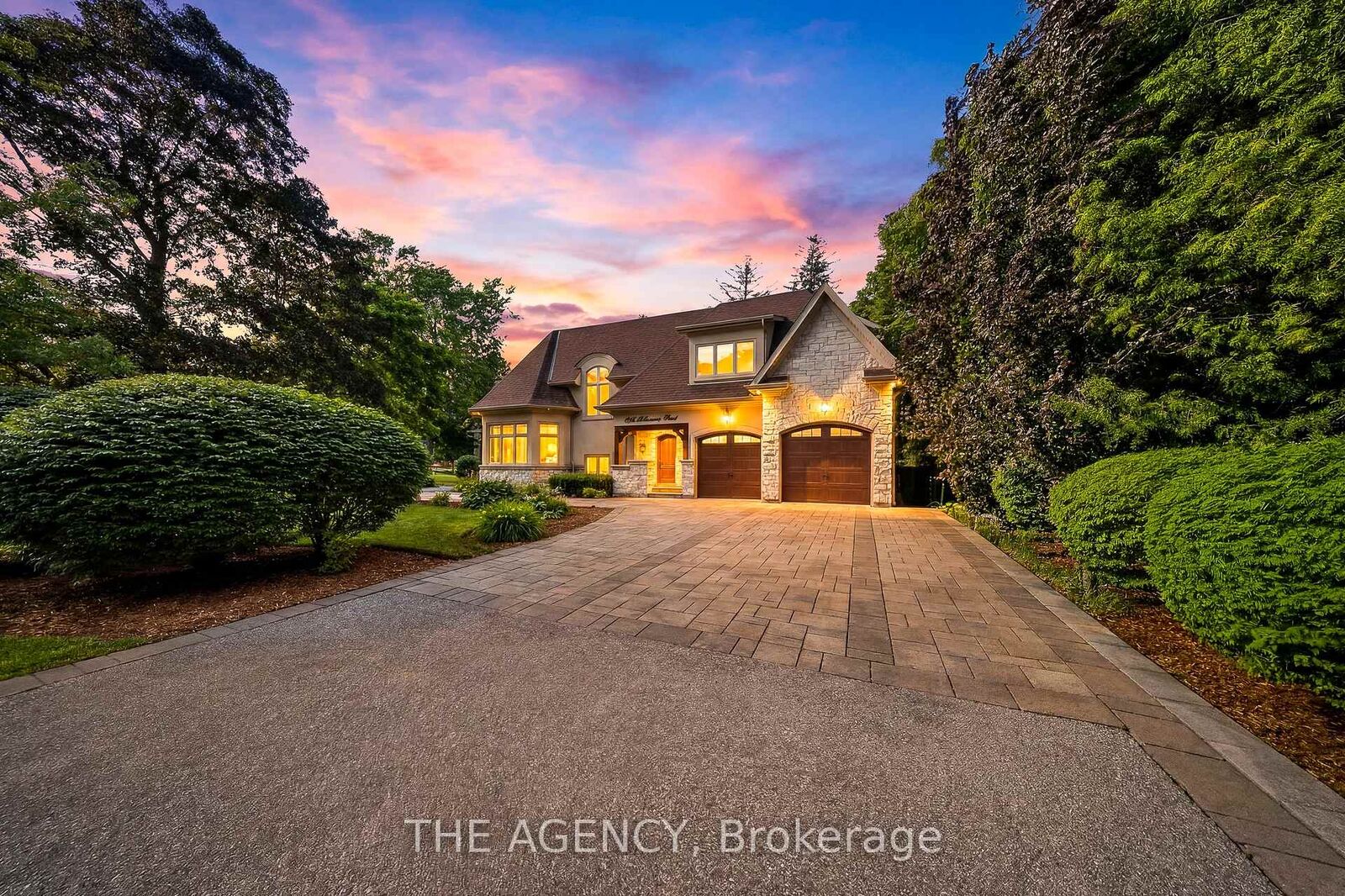 Property Photo: 1098 Lakeshore Road W ON L6L 1E9