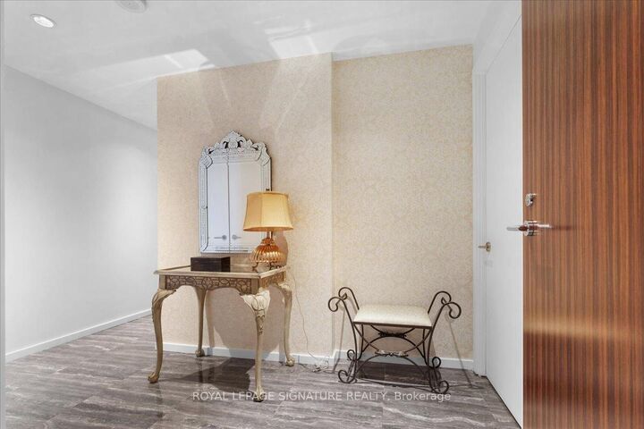 Property Photo:  180 University Avenue 2105  ON M5H 0A2 