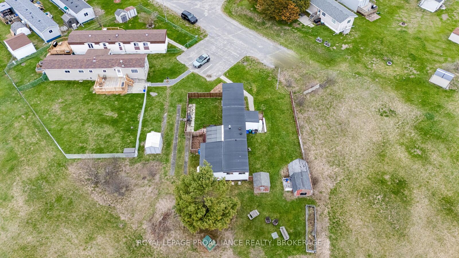 Property Photo:  26 Kapyong Crescent  ON K7K 5T5 