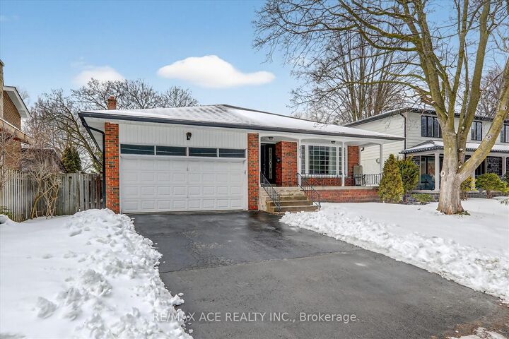 Property Photo: 1719 Valentine Gardens ON L5J 1H4