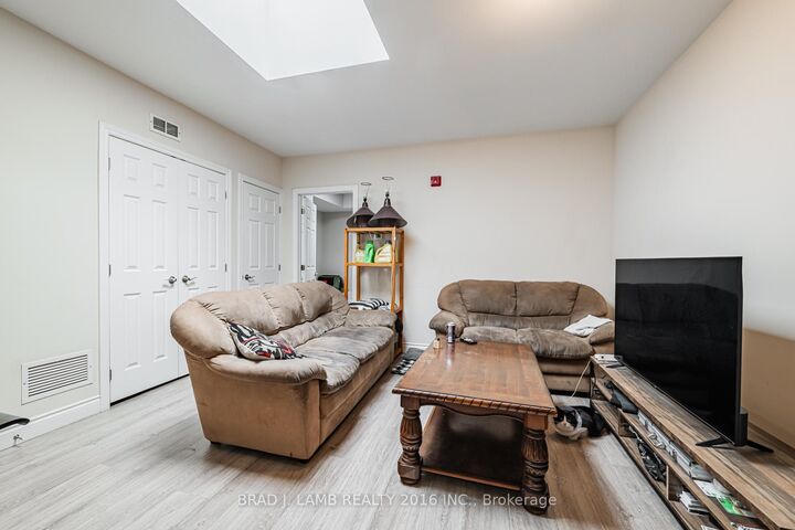 Property Photo: 2904A Danforth Avenue 3 ON M4C 1M1