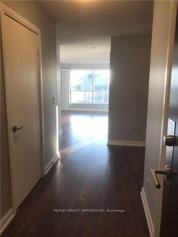 Property Photo:  181 Village Green Square 1717  ON M1S 0K6 