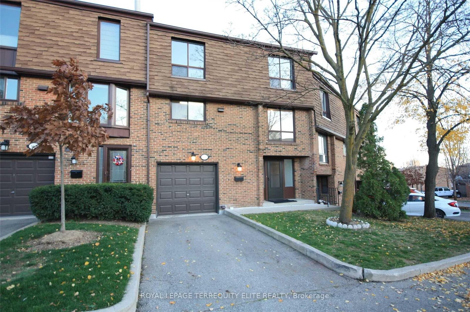 Property Photo:  3395 Cliff Road N 114  ON L5A 3M7 