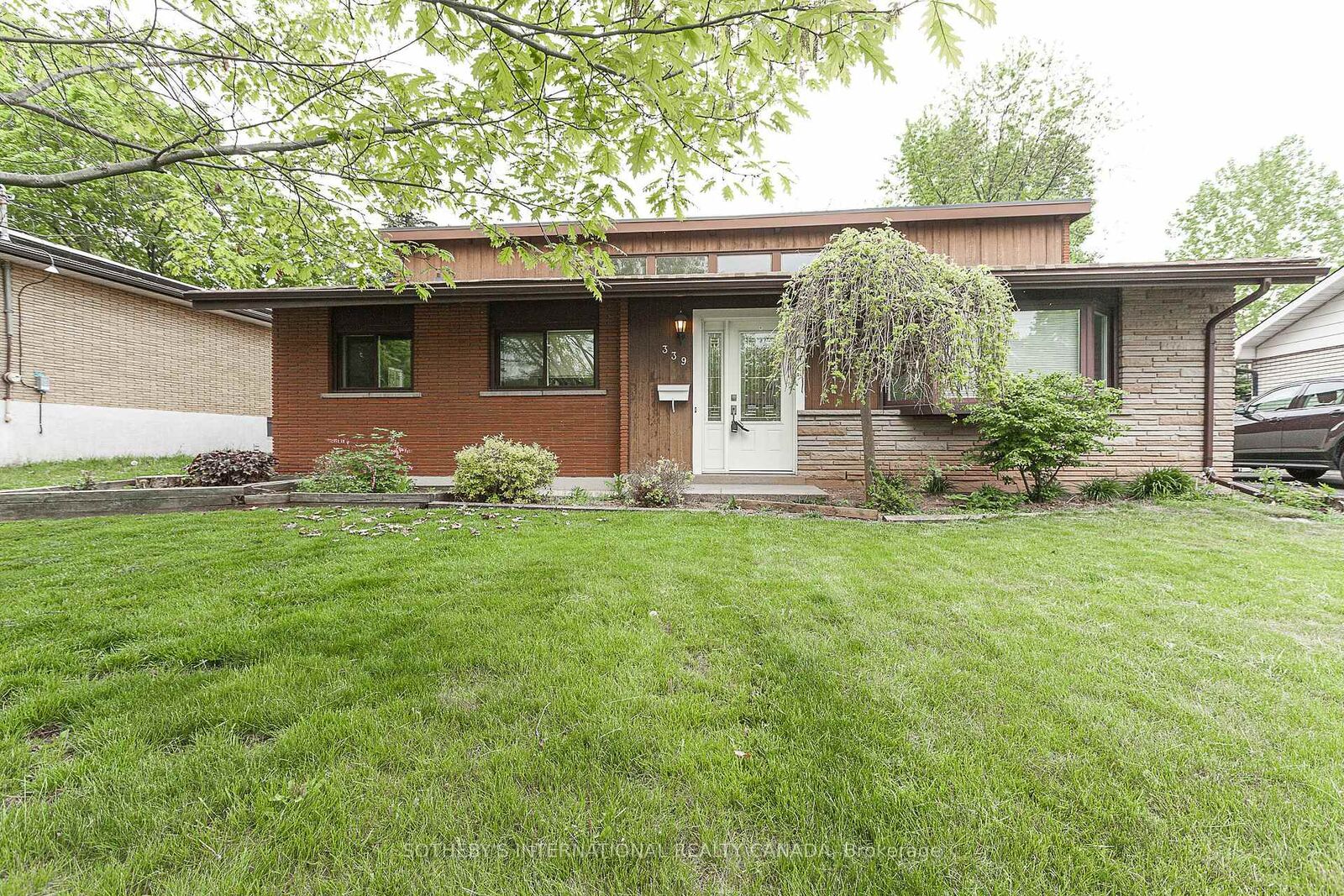 Property Photo:  