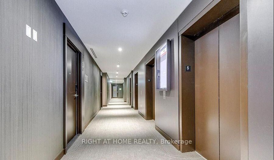 Property Photo: 448 Burnhamthorpe Road W 6708 ON L5B 4M6