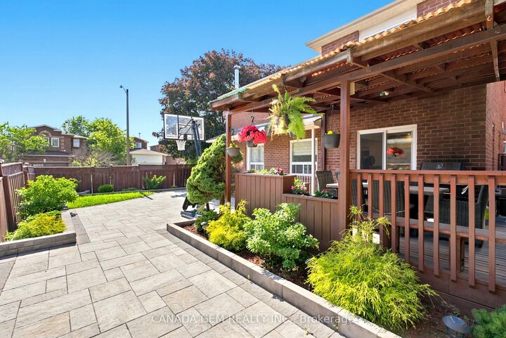 Property Photo: 82 Justus Drive ON L4C 0A1