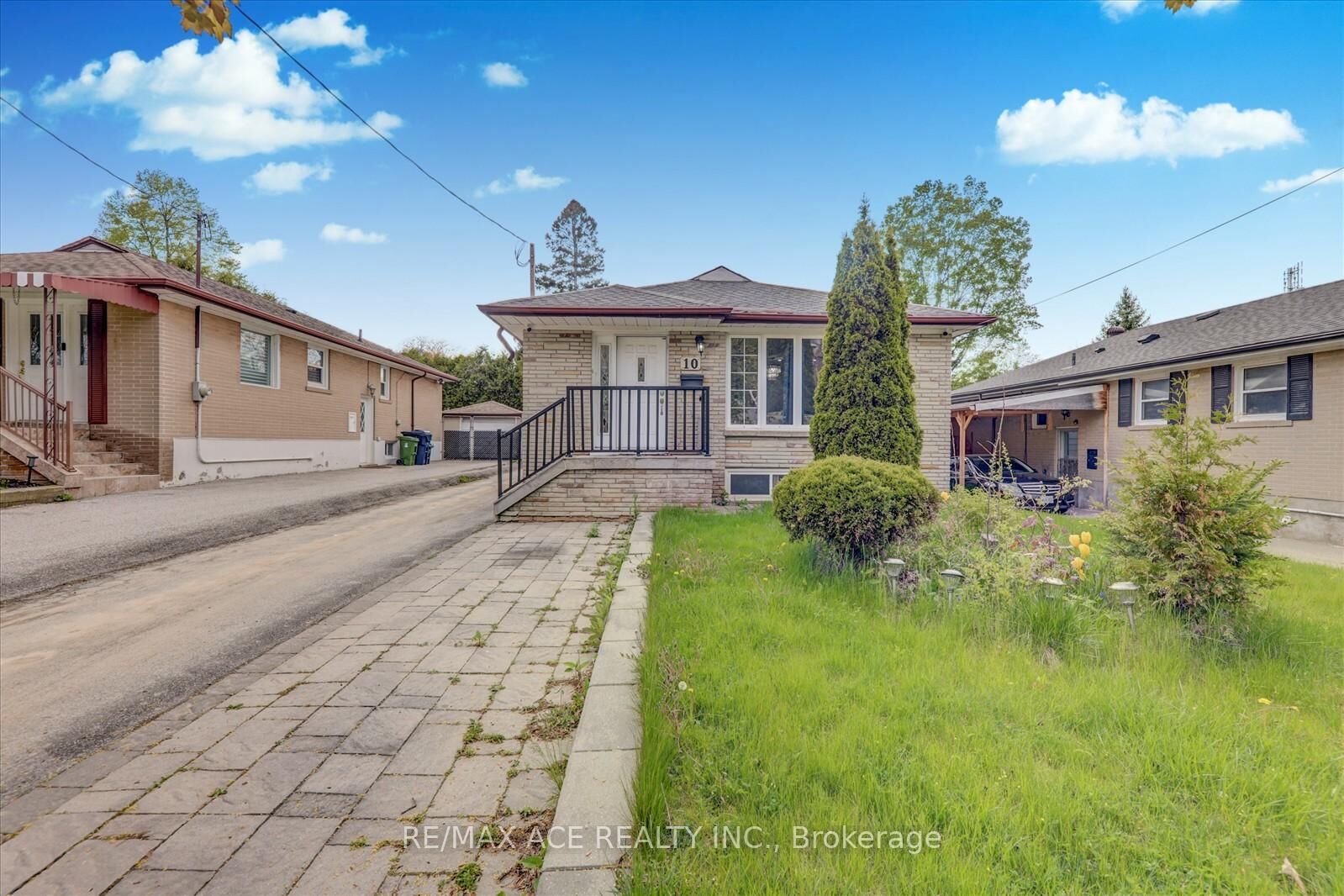 Property Photo: 10 Blakemanor Boulevard ON M1J 2W4