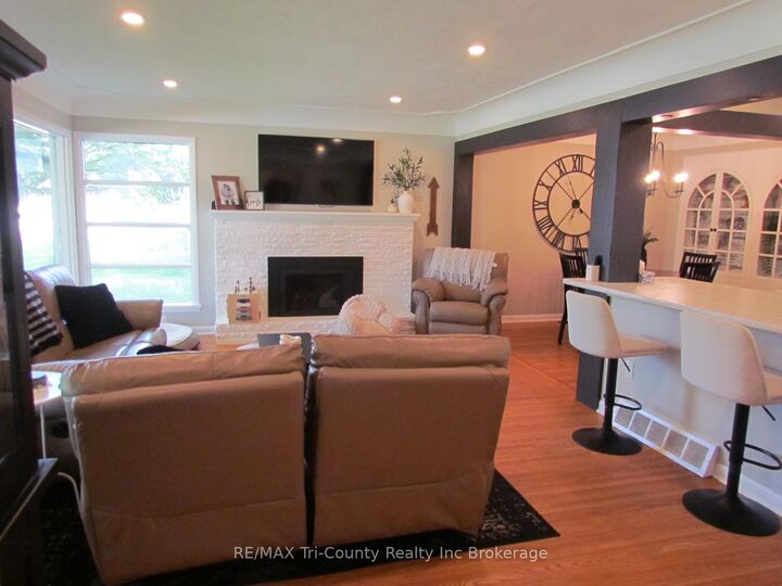 Property Photo: 30 Fairfield Crescent ON N4G 2B4
