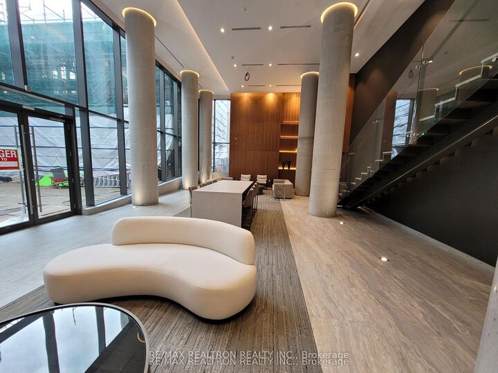 Property Photo:  99 Foxbar Road 1011  ON M4V 0B2 