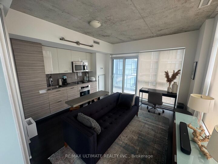 Property Photo:  210 Simcoe Street 2002  ON M5T 0A9 