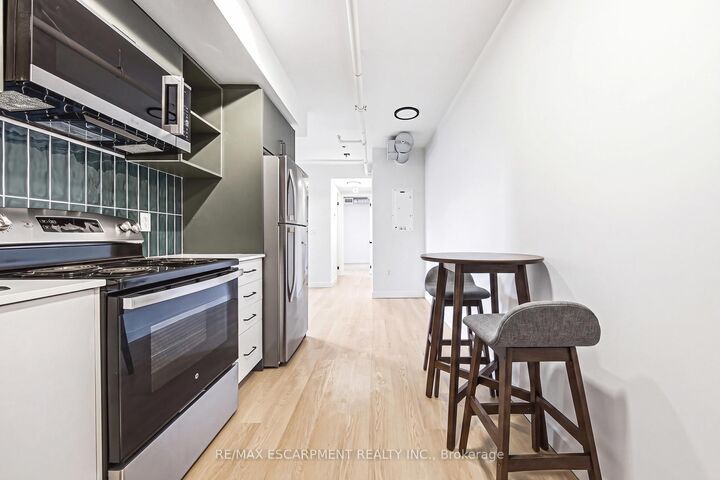 Property Photo:  325 James Street S 105  ON L8P 3B7 