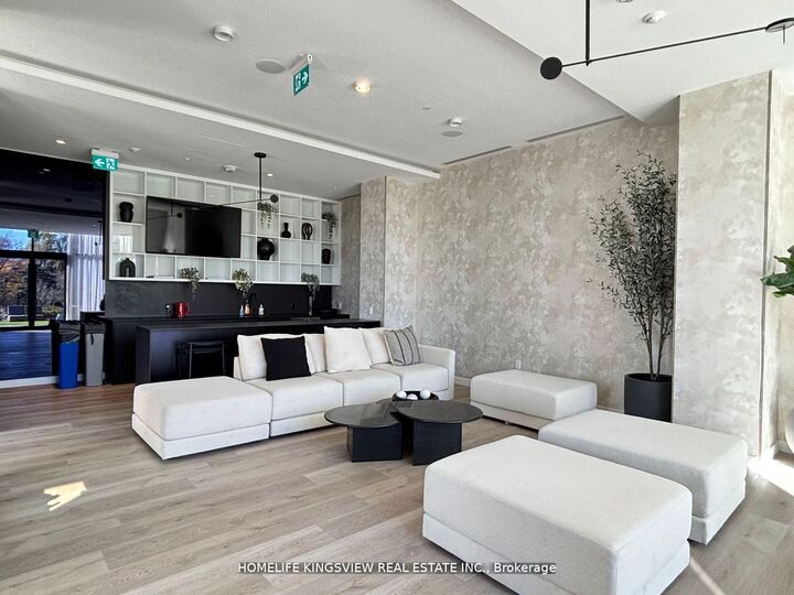 Property Photo:  86 Dundas Street E 522  ON L5A 0B1 