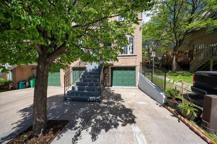 Property Photo: 75 Strathaven Drive 35 ON L5R 3W1