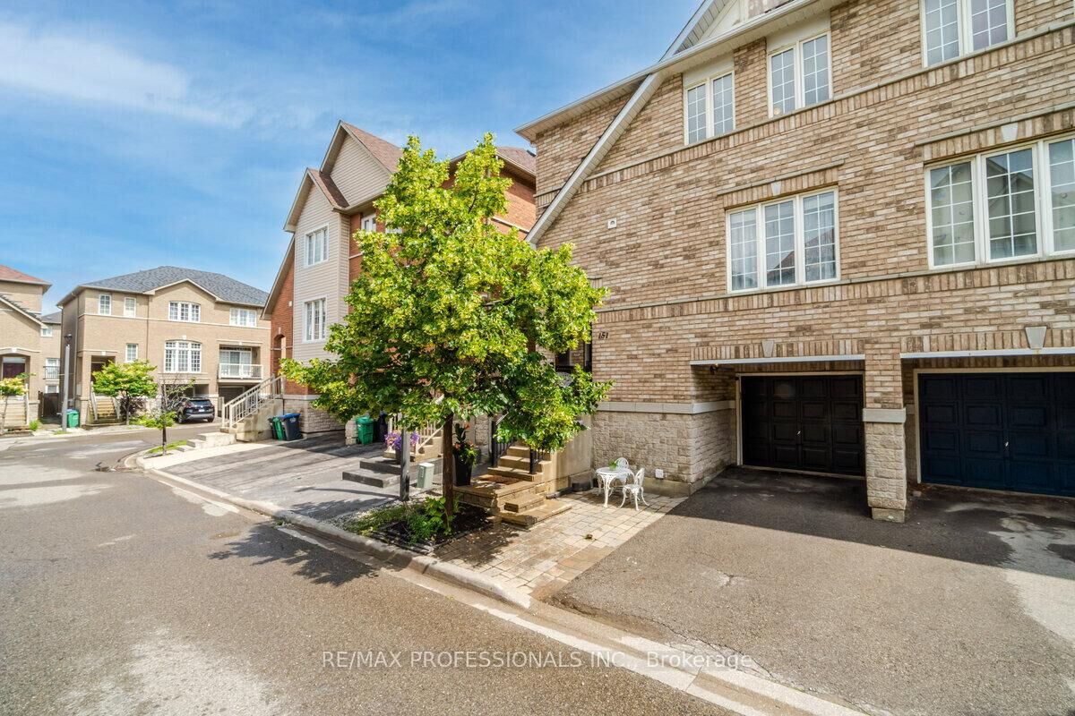 Property Photo:  7155 Magistrate Terrace 151 Main/Upper  ON L5W 1Y9 