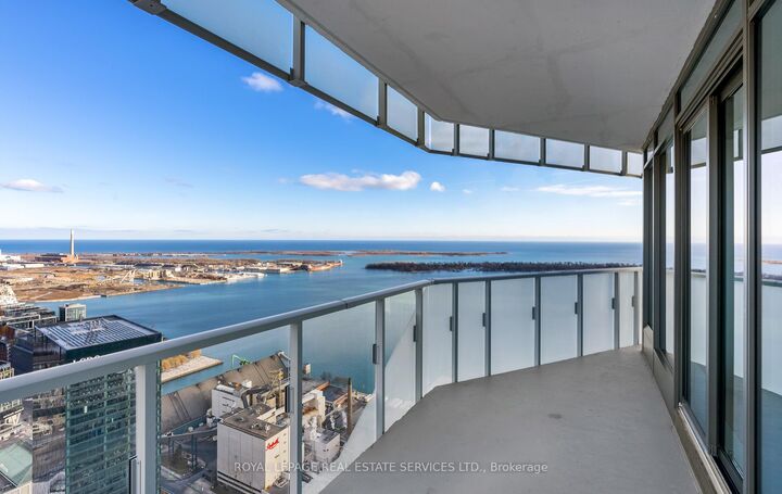 Property Photo: 28 Freeland Street 5301 ON M5E 0E3