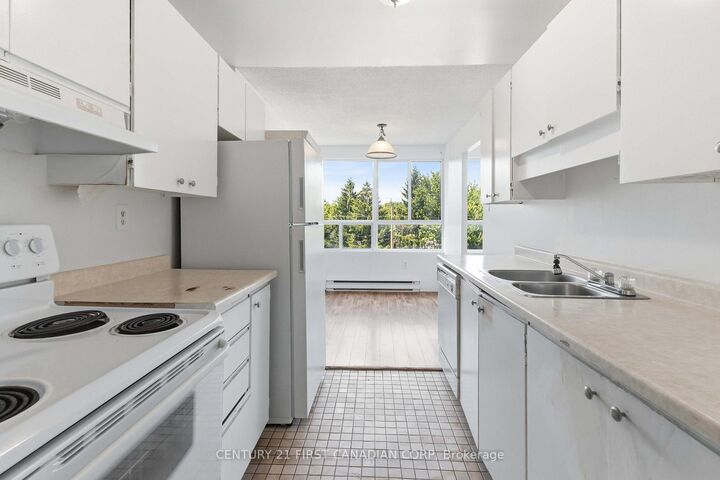 Property Photo:  600 Grenfell Drive 509  ON N5X 2R8 